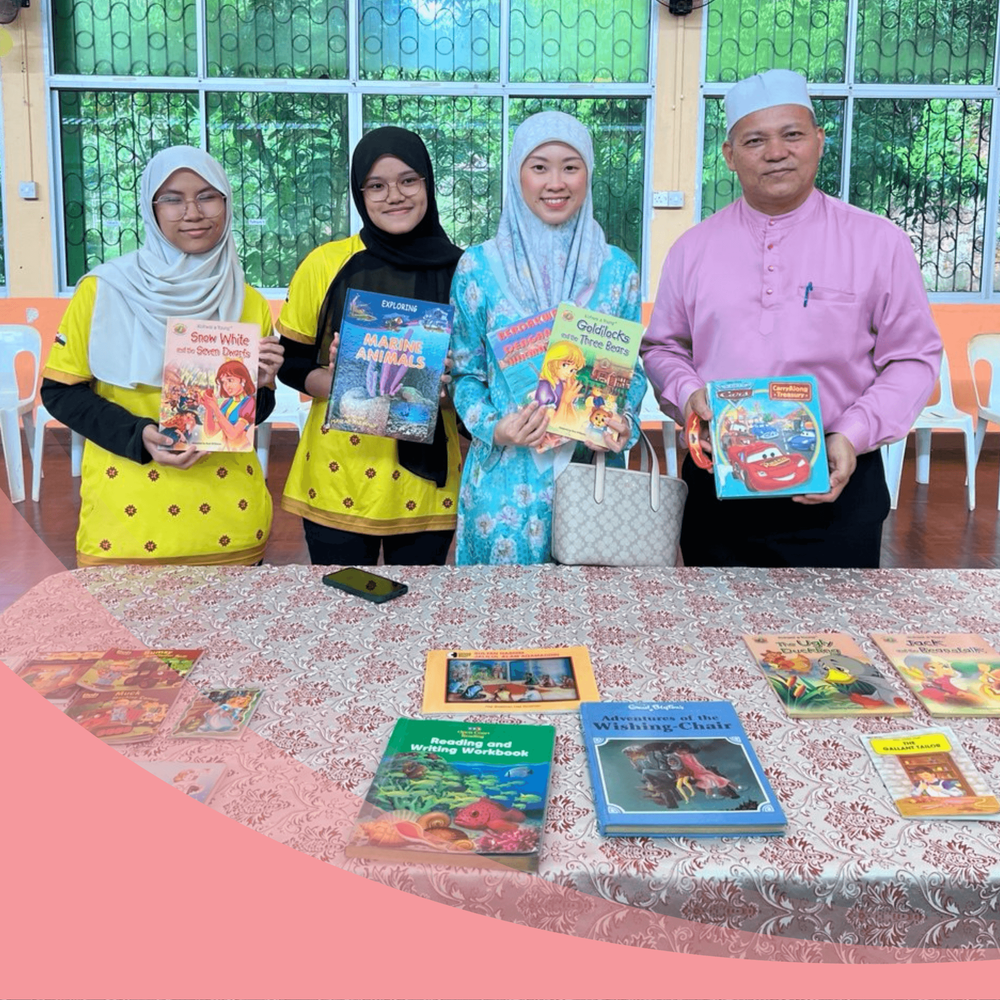 Book donation at Sekolah Rendah Nakhoda Abdul Rashid