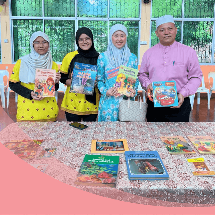 Book donation at Sekolah Rendah Nakhoda Abdul Rashid
